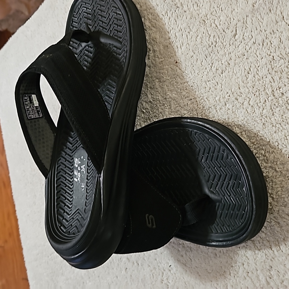 Skechers Black Men's Sandals - Picture 2 of 4